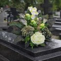 Stroik na cmentarz kompozycja kwiatowa na grób miska