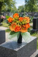 Bukiet flakon stroik na cmentarz kompozycja kwiatowa na pomnik