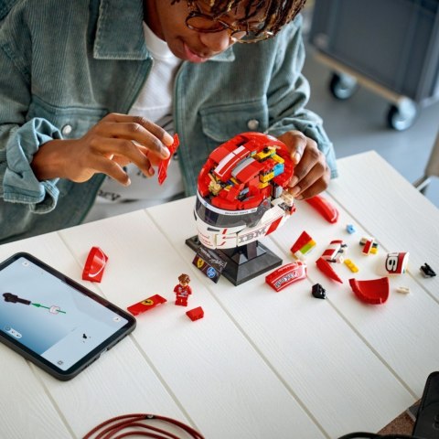 Klocki Editions 43014 Kask Charles Leclerc Scuderia Ferrari HP LEGO