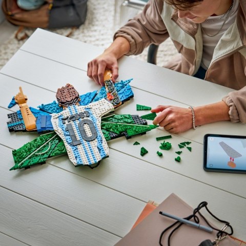 Klocki Editions 43018 Lionel Messi - cieszynka LEGO