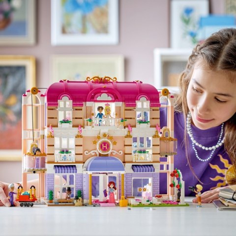 Klocki Friends 42704 Grand Hotel w mieście Heartlake LEGO