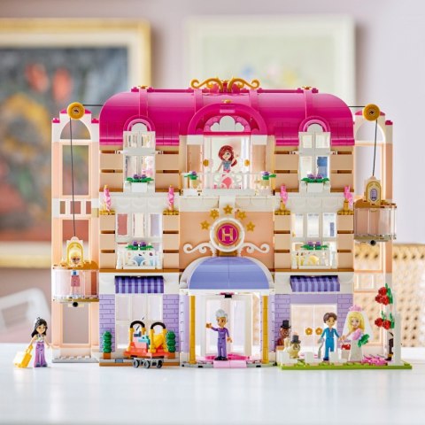 Klocki Friends 42704 Grand Hotel w mieście Heartlake LEGO