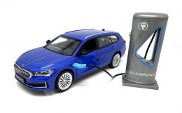 Auto MSZ 1/35 Skoda Superb Combi światło dźwięk Pulio